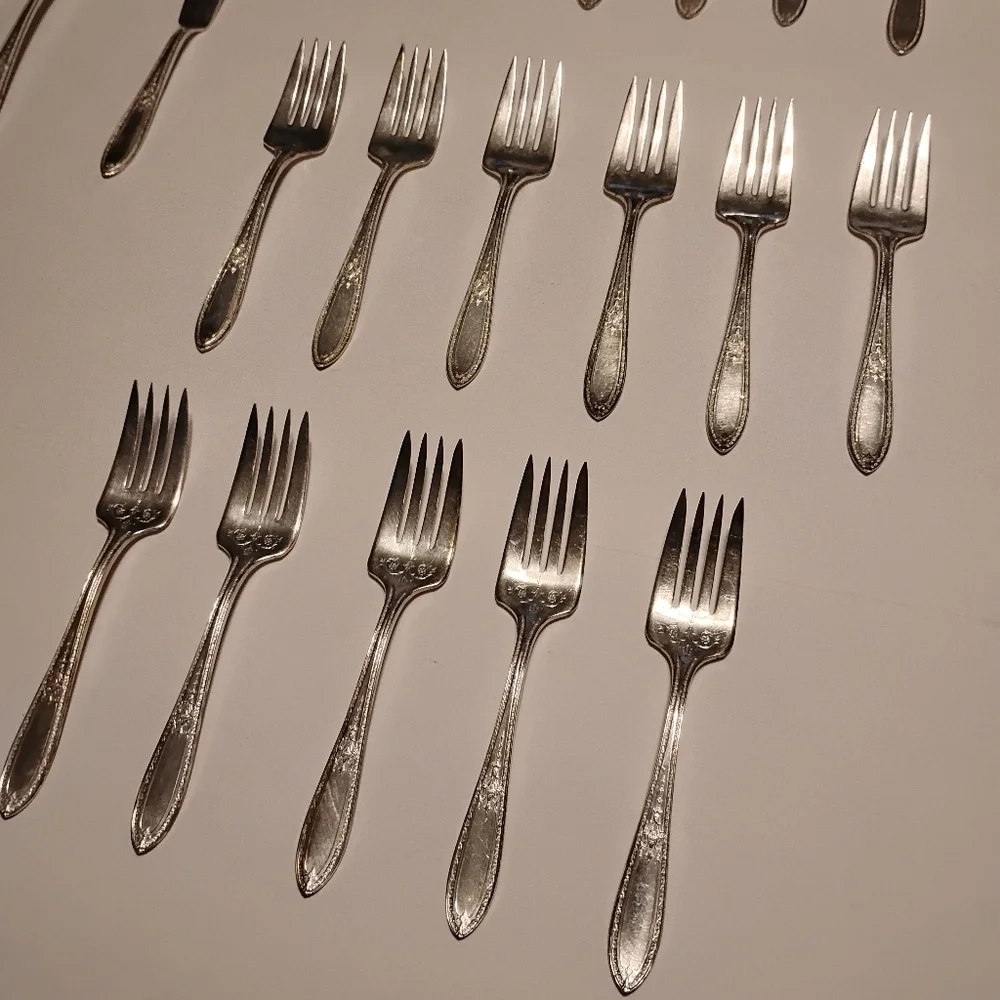 WM Rogers & Son AA Silver Plate 56 Piece Flatware Set Triumph Service For 10 +‎